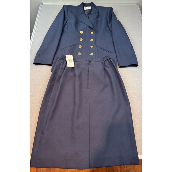 Le Suit Pants - NWT!! LE SUIT Petite 2 PC Jacket & Skirt Suit Size 10P Navy w/Gold Buttons